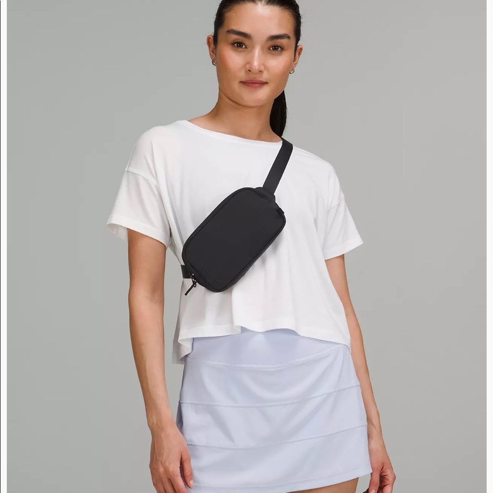Lululemon mini belt bag - black